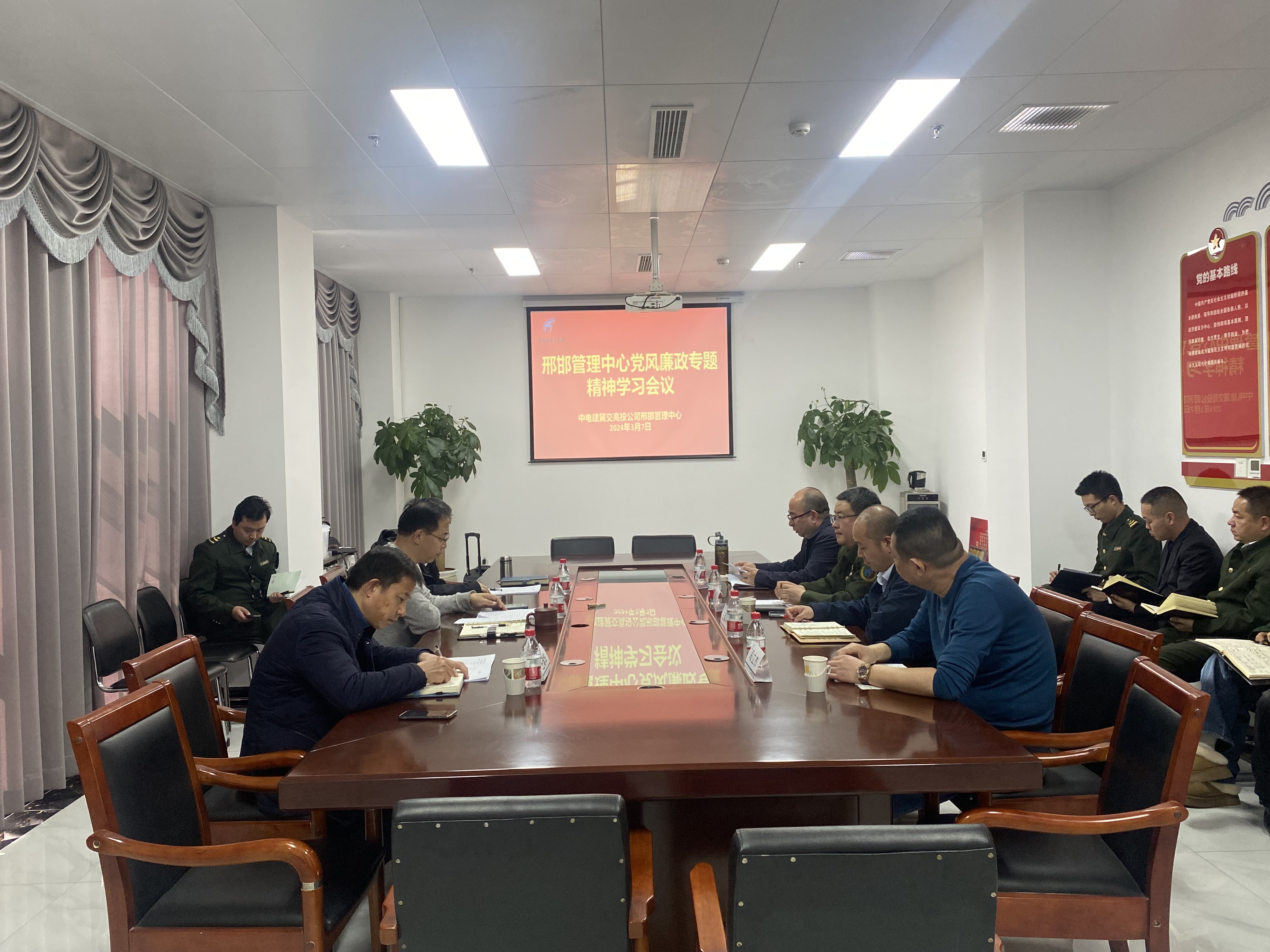 56957d05c2a247a5a2edfcf10912aa2.jpg