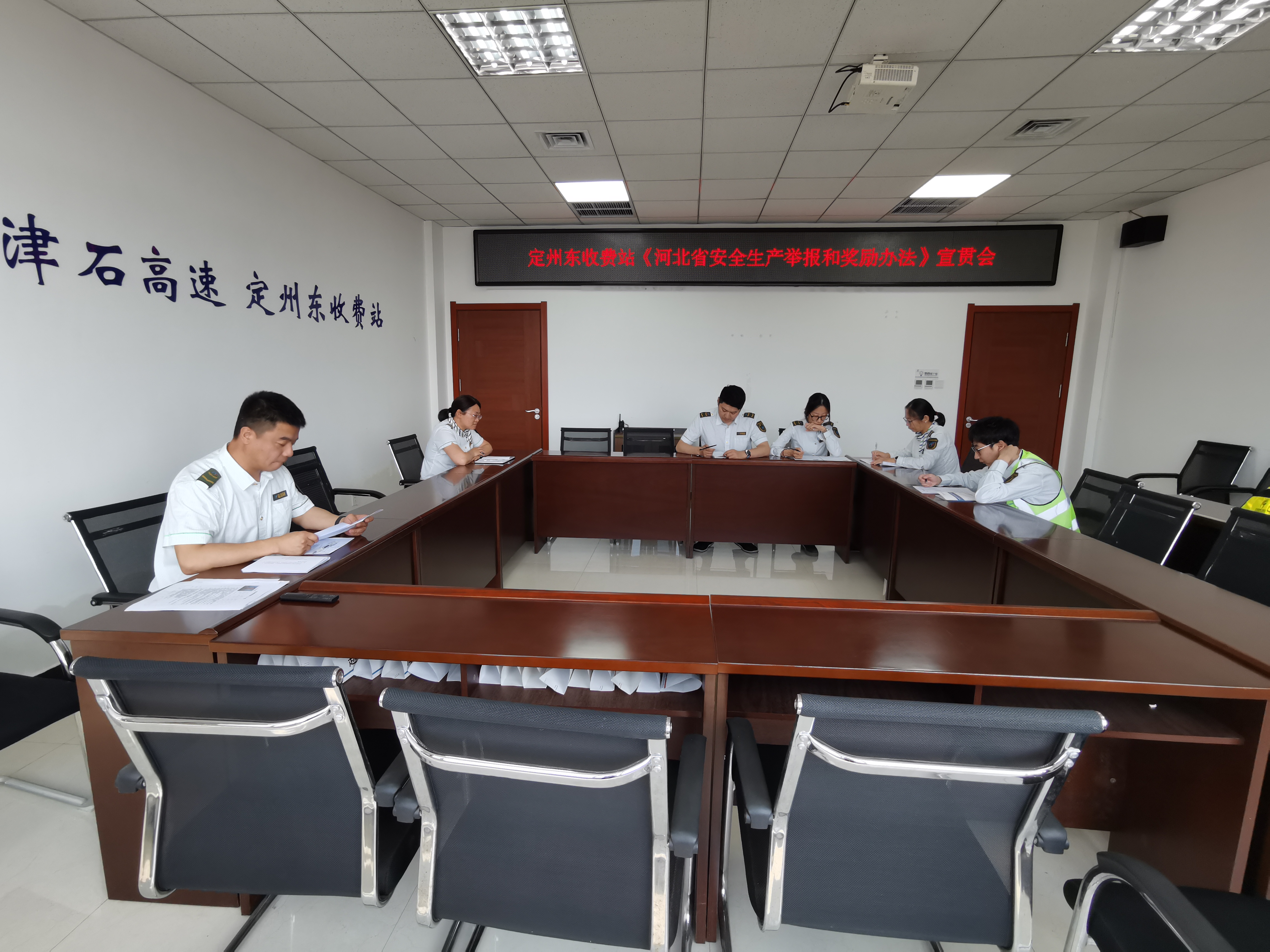 3c6ebf15aed78cce23b53d149cdb433b.jpg