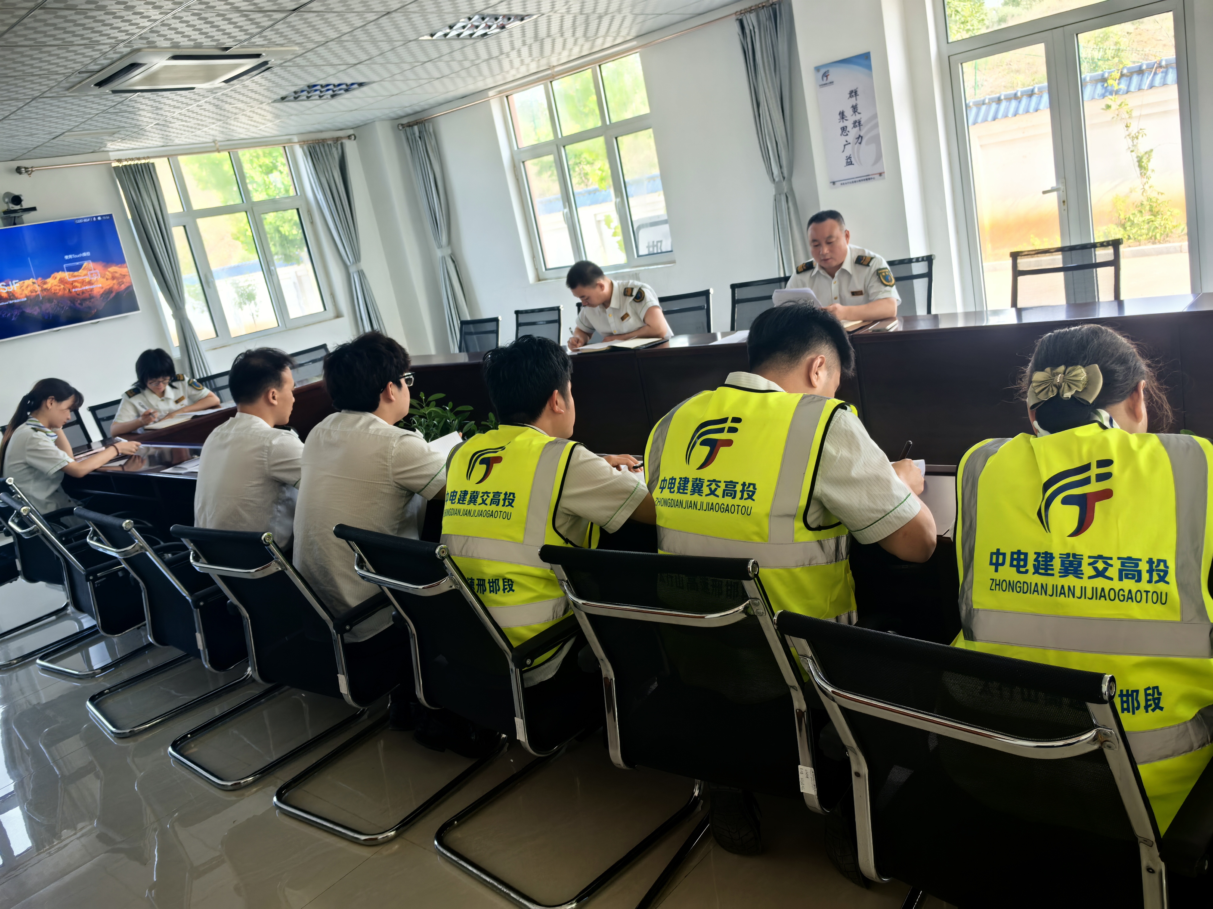 内丘北收费站党支部2025年上半年职工思想状况调研成果显著.jpg