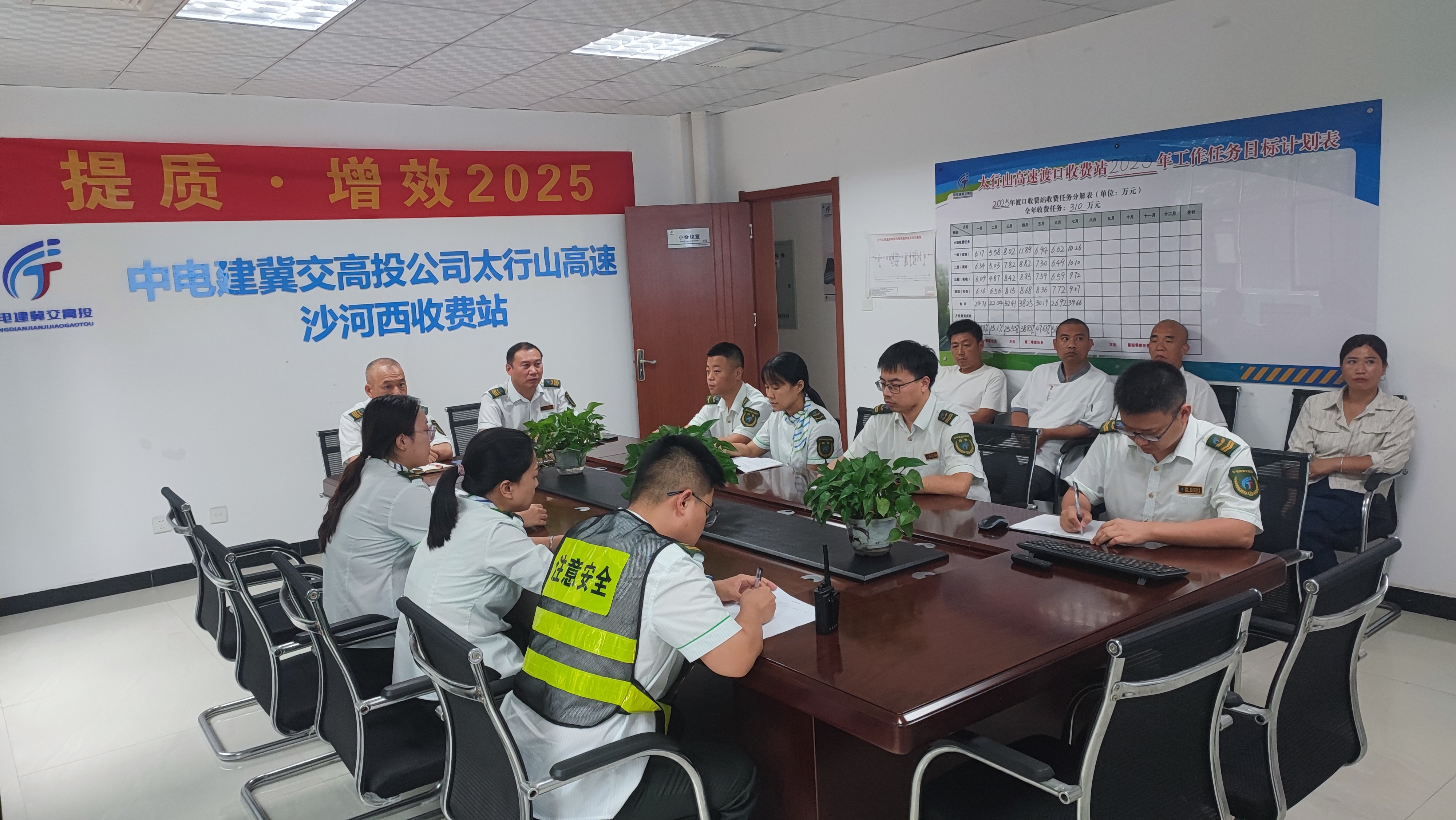 a4ef416ee1ccb16c7cb70ad8984c5e6.jpg